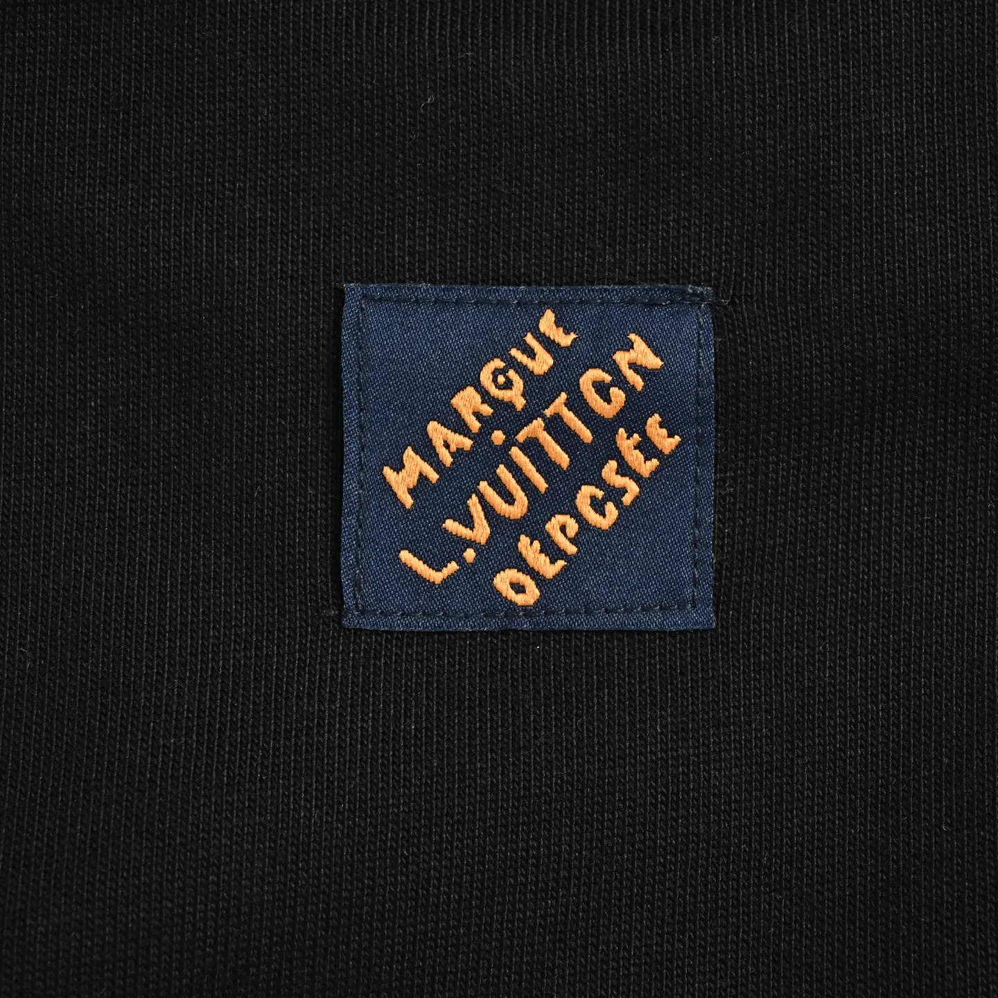 Louis Vuitton/Louis Vuitton long sleeves with cursive signature letters embroidered on the chest